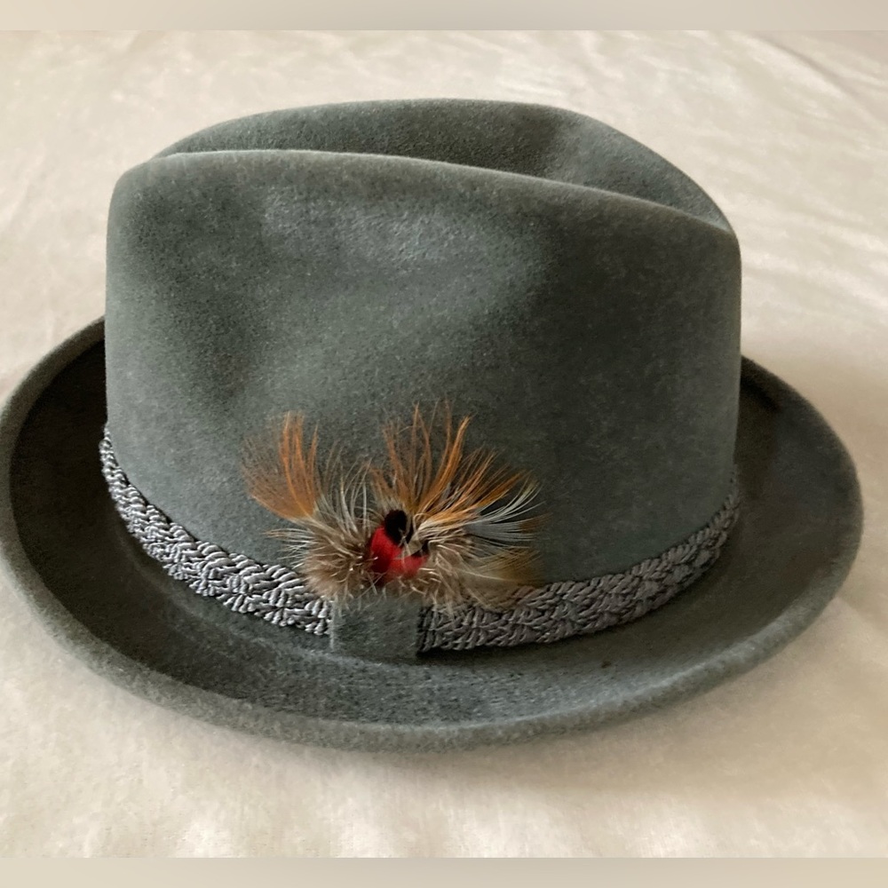 Gray velour vintage Stetson Sovereign Fedora Hat, like-new condition.